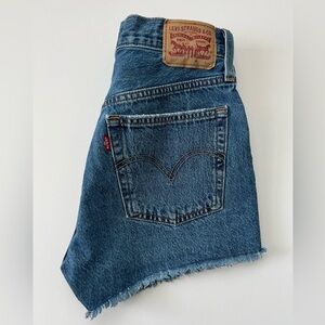 Levi's 501 Medium wash Denim Shorts- 2/26